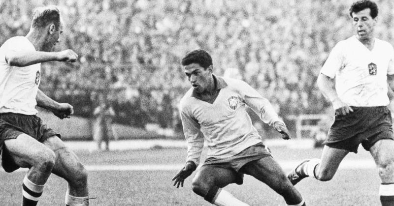 Garrincha là huyền thoại bóng đá Brazil với đôi chân dị tật nhưng kỹ thuật thiên bẩm khó tin