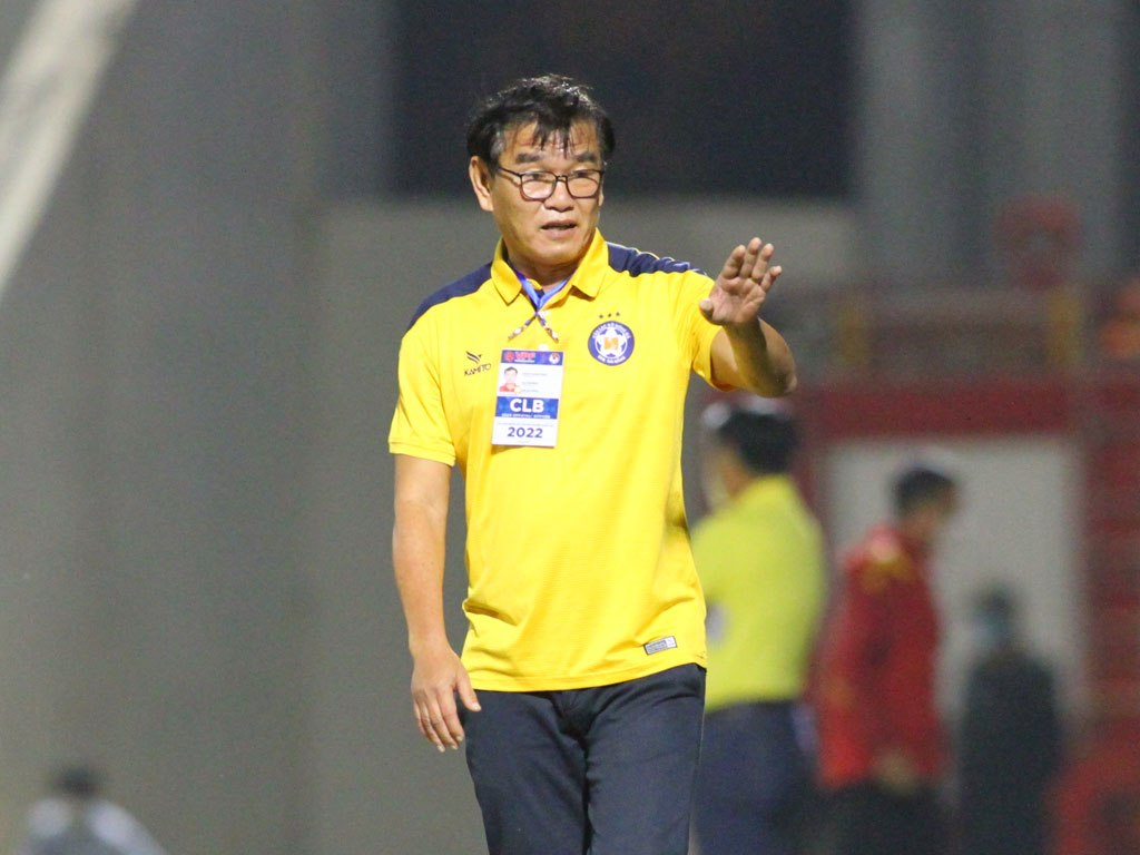 Ông từng dẫn dắt nhiều CLB trước khi từ chức giữa mùa giải khi dẫn dắt CLB Bình Dương vì lí do sức khoẻ