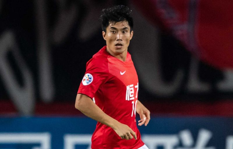 Sau khi giải nghệ, anh tiếp tục truyền cảm hứng cho các cầu thủ trẻ với vai trò HLV và biểu tượng bóng đá Trung Quốc