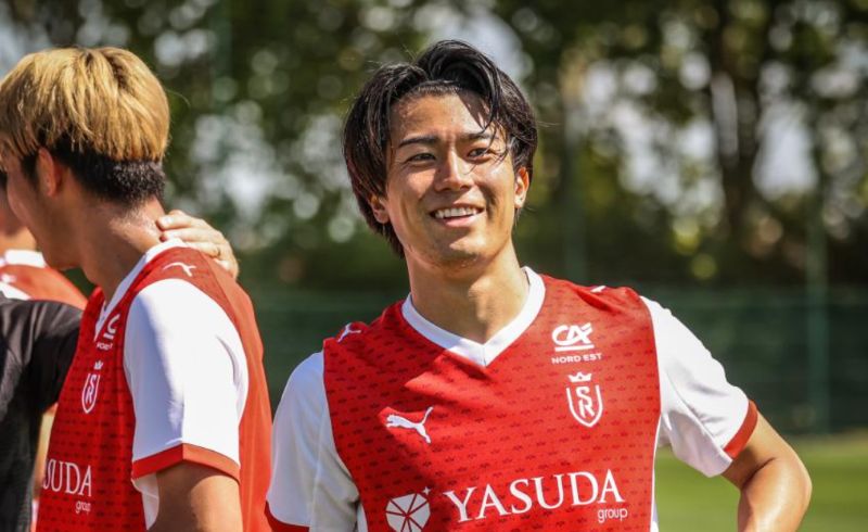 Thi đấu chuyên nghiệp tại Gamba Osaka