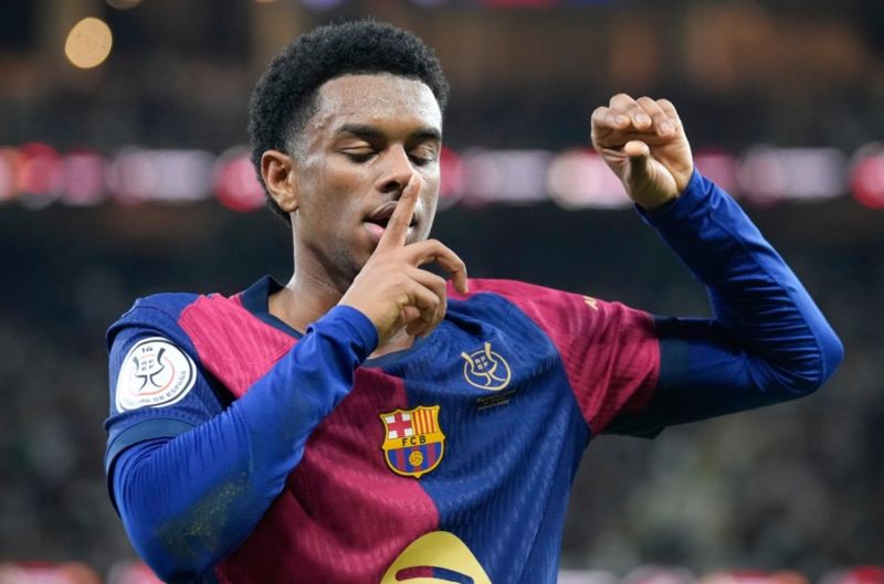 Lối chơi chững chạc giúp anh chiếm trọn niềm tin từ HLV và người hâm mộ